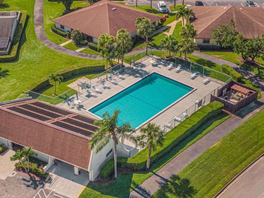 Photo of 1302 Nebraska Avenue #1c, Fort Pierce, FL 34950 (MLS # R11095717)