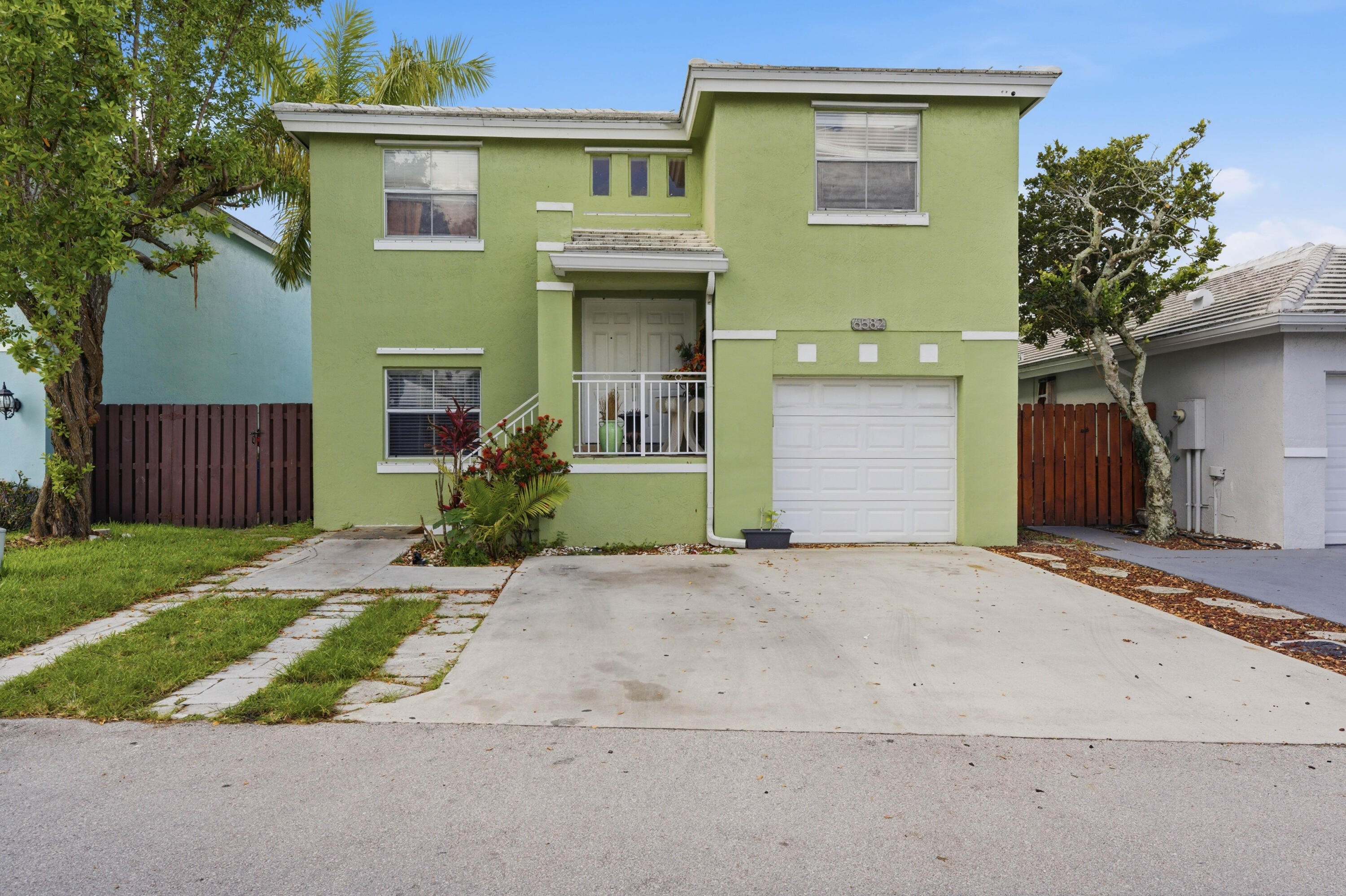 6582 Bayfront Drive, Margate FL 33063