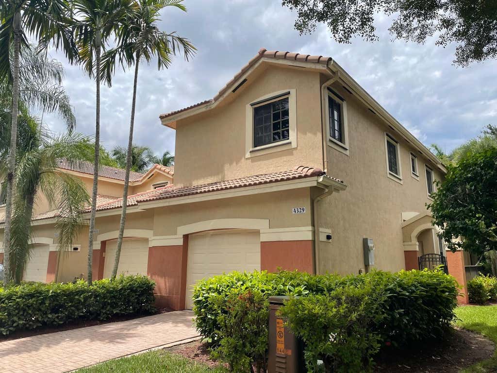 Photo of 4329 VINEYARD Circle #4329, Weston, FL 33332 (MLS # B26054422)
