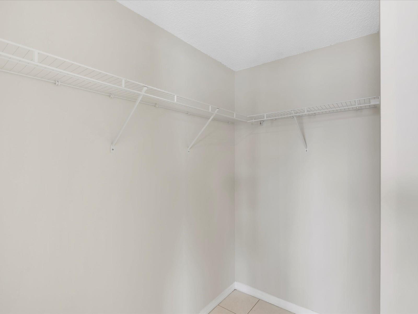 LES PELICANS (THE PELICAN) - Residential Lease