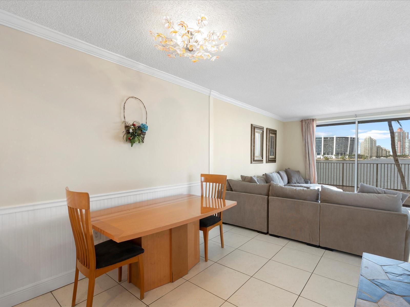 LES PELICANS (THE PELICAN) - Residential Lease