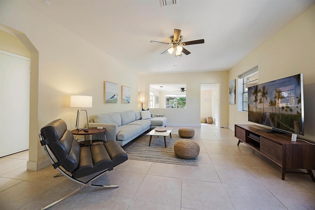 Photo of 123 NW 6th Avenue, Delray Beach, FL 33444 (MLS # R10750431)