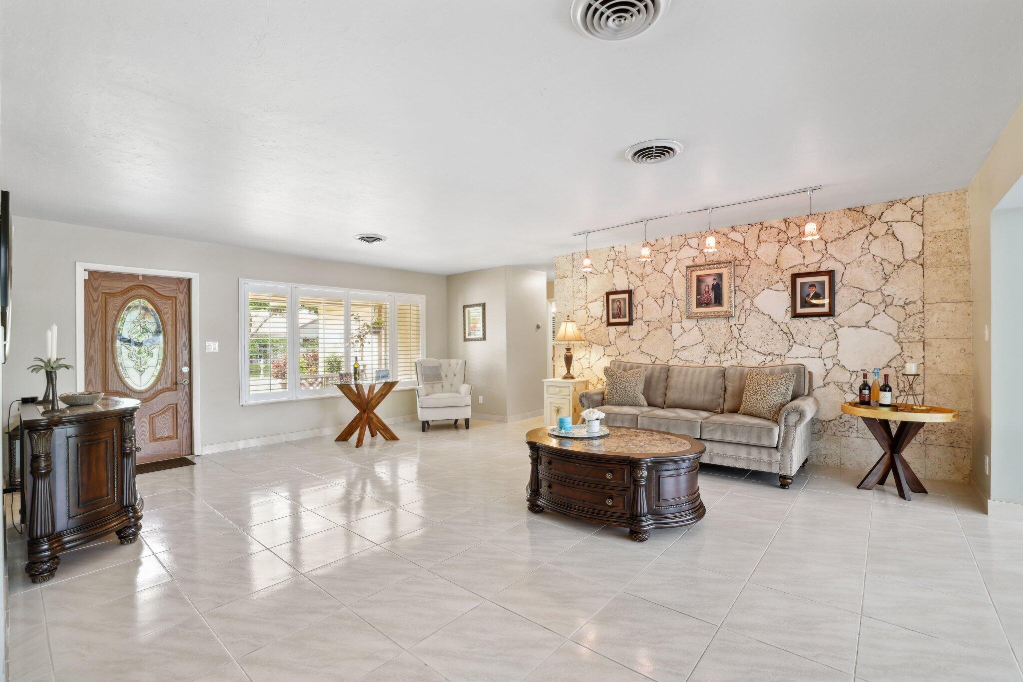 TROPIC ISLE 2ND SEC - Residential