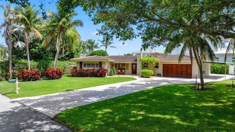 Photo of 910 Banyan Drive, Delray Beach, FL 33483 (MLS # B26005964)