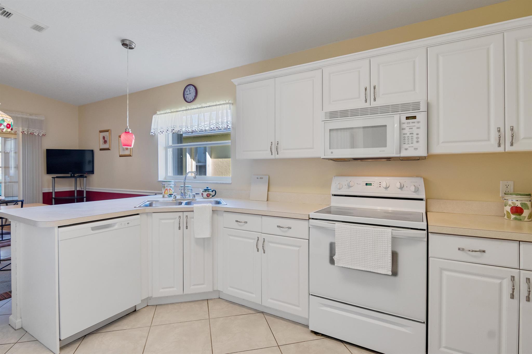 SPANISH LAKES FAIRWAYS NE - Residential