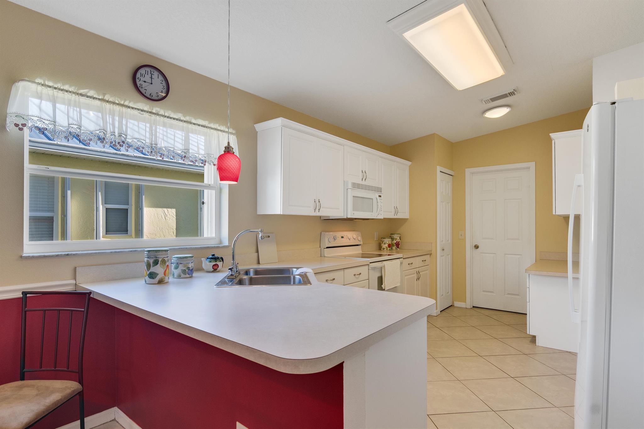 SPANISH LAKES FAIRWAYS NE - Residential