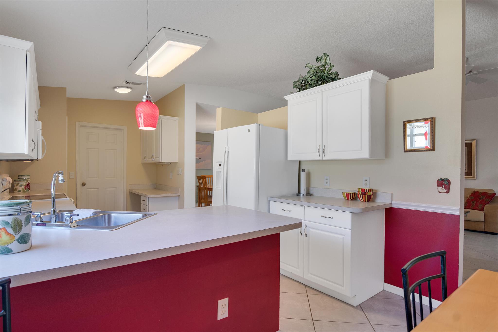 SPANISH LAKES FAIRWAYS NE - Residential