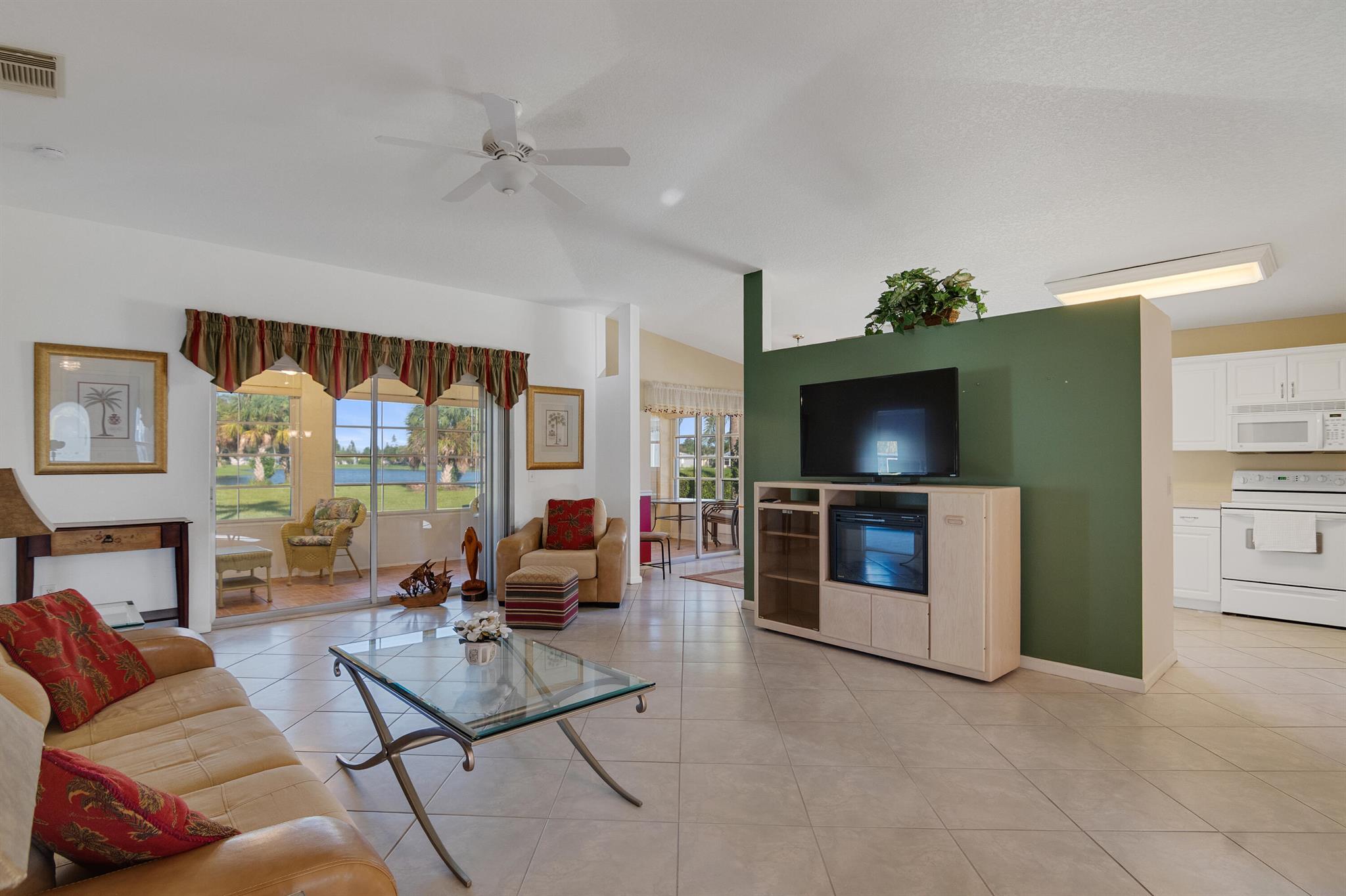 SPANISH LAKES FAIRWAYS NE - Residential