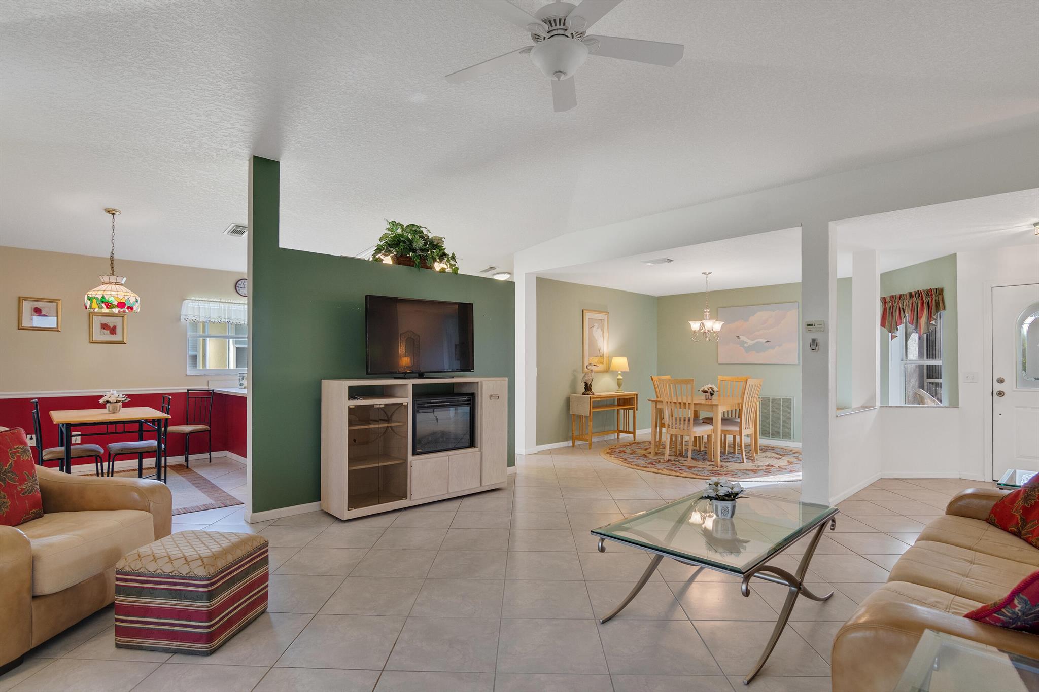 SPANISH LAKES FAIRWAYS NE - Residential
