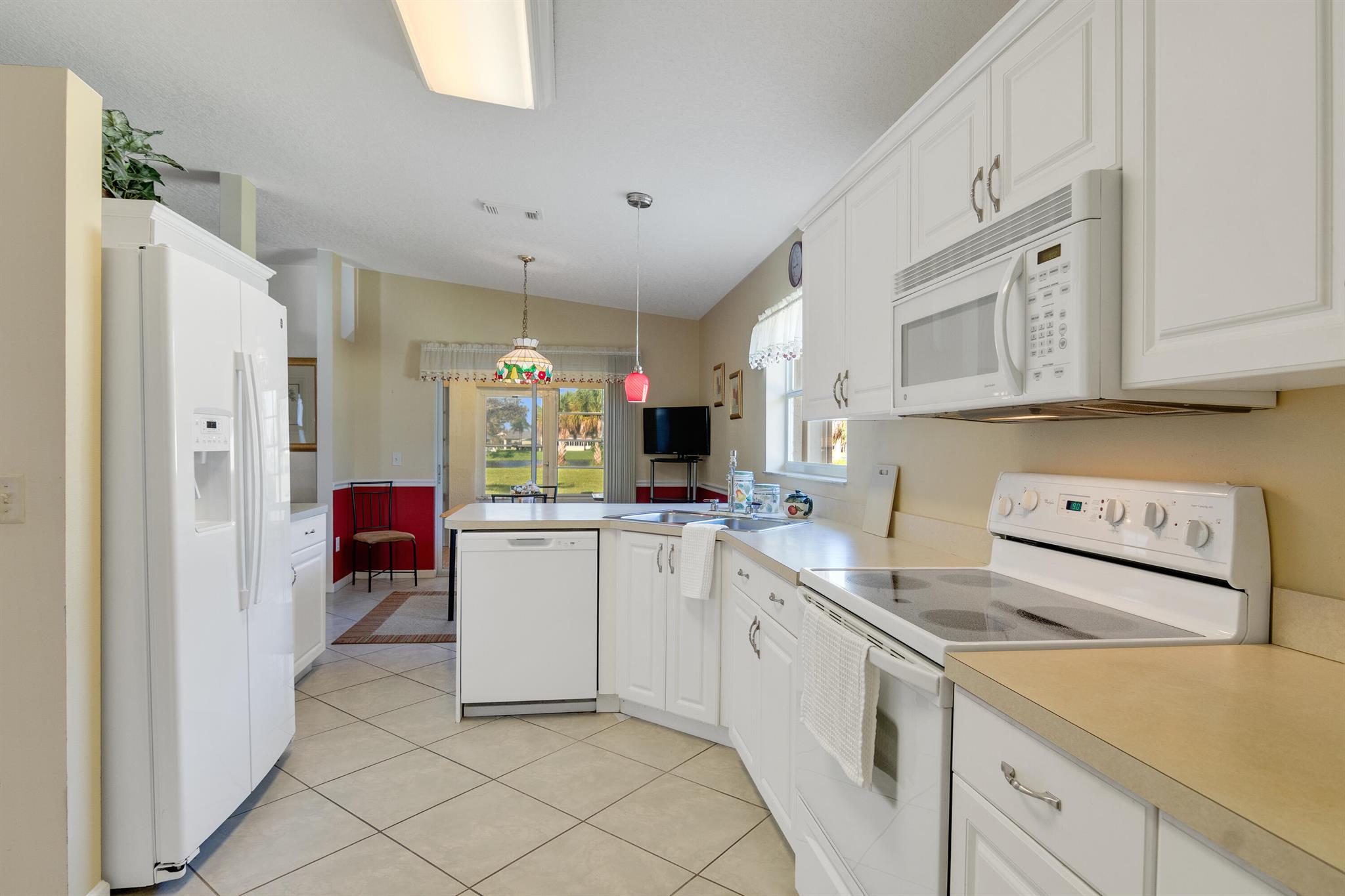 SPANISH LAKES FAIRWAYS NE - Residential