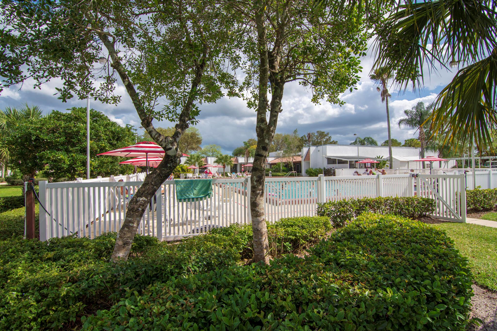 SPANISH LAKES FAIRWAYS NE - Residential