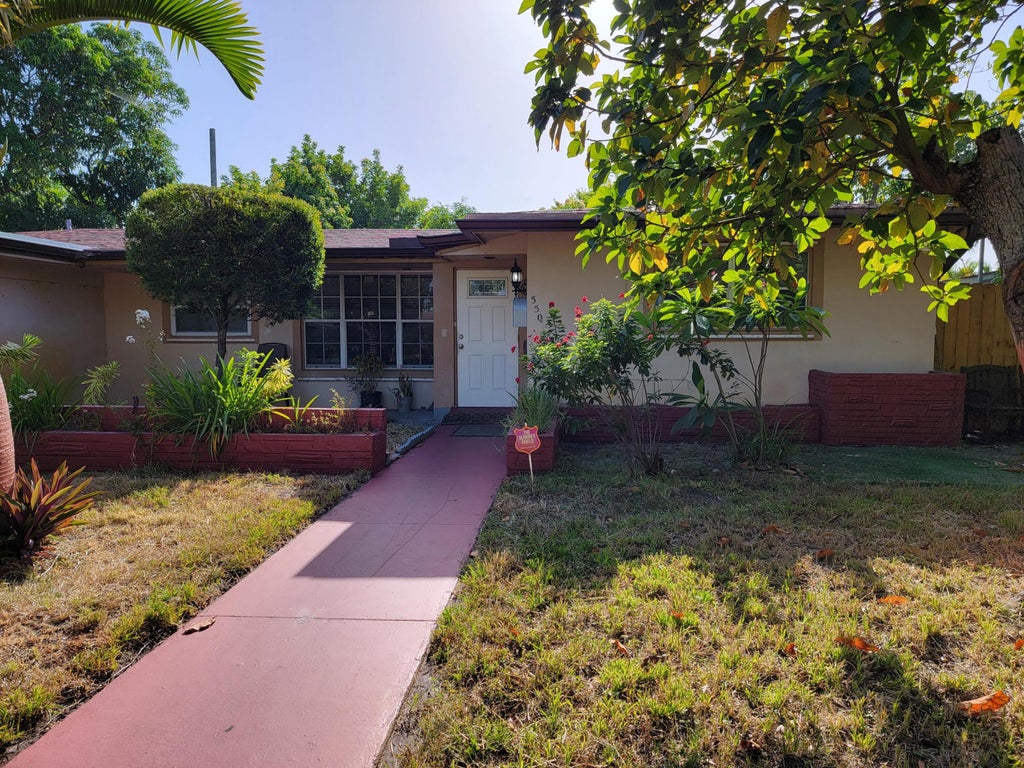 Photo of 550 SW 38TH Terrace #0, Fort Lauderdale, FL 33312 (MLS # B26065588)