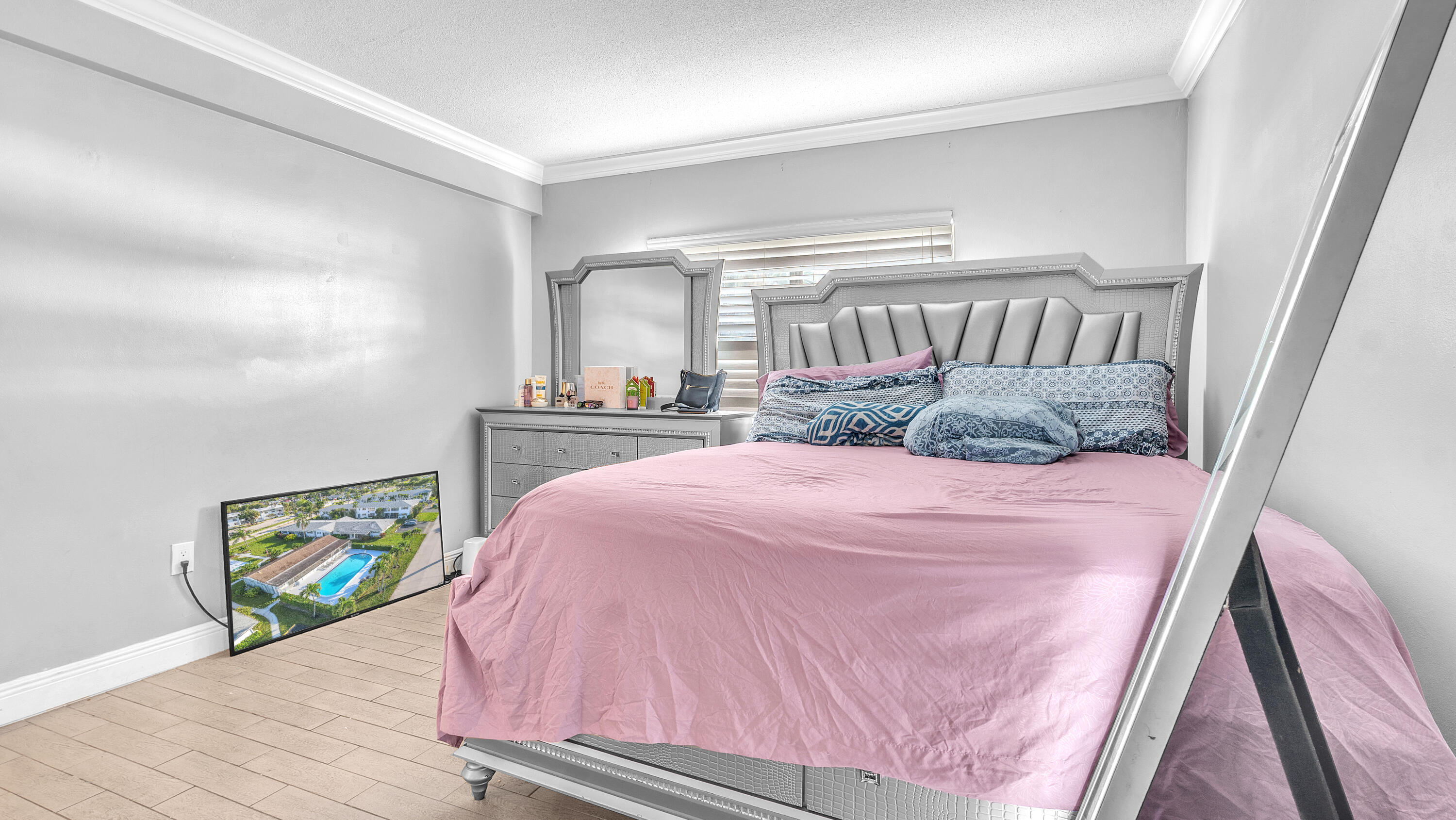 WINFIELD GARDENS SOUTH CONDO - Residential