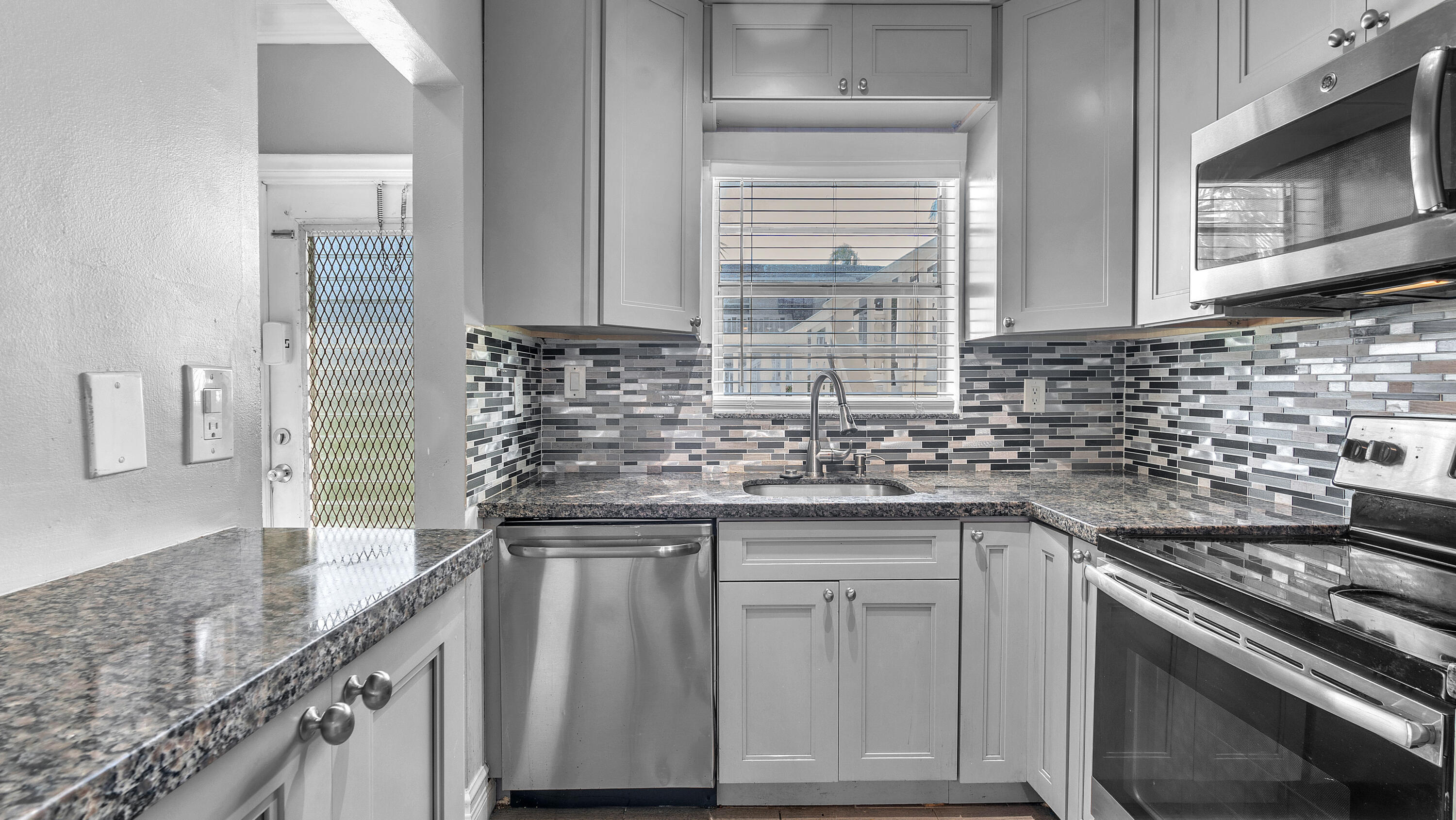 WINFIELD GARDENS SOUTH CONDO - Residential