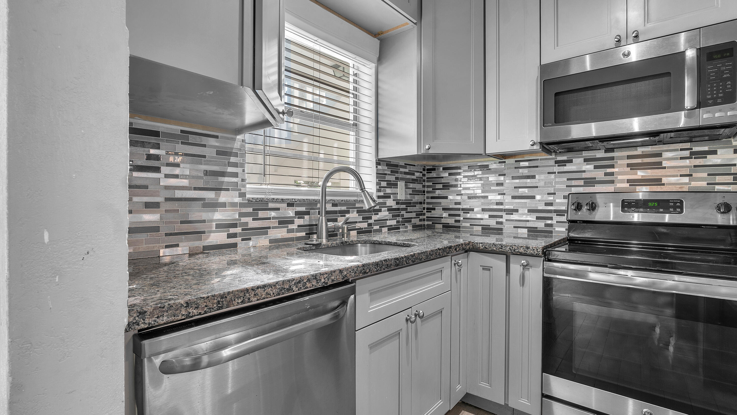 WINFIELD GARDENS SOUTH CONDO - Residential