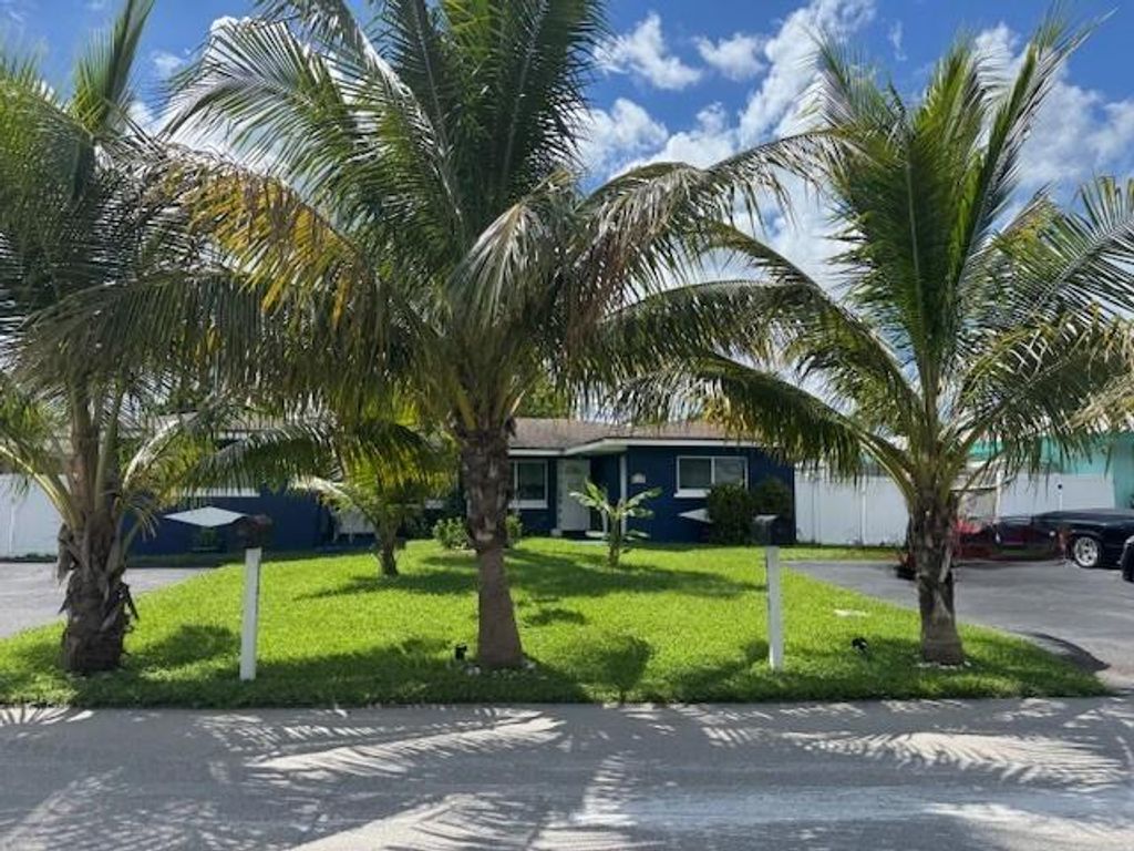 Photo of 3149 NE 2nd Avenue, Boca Raton, FL 33431 (MLS # F10528083)