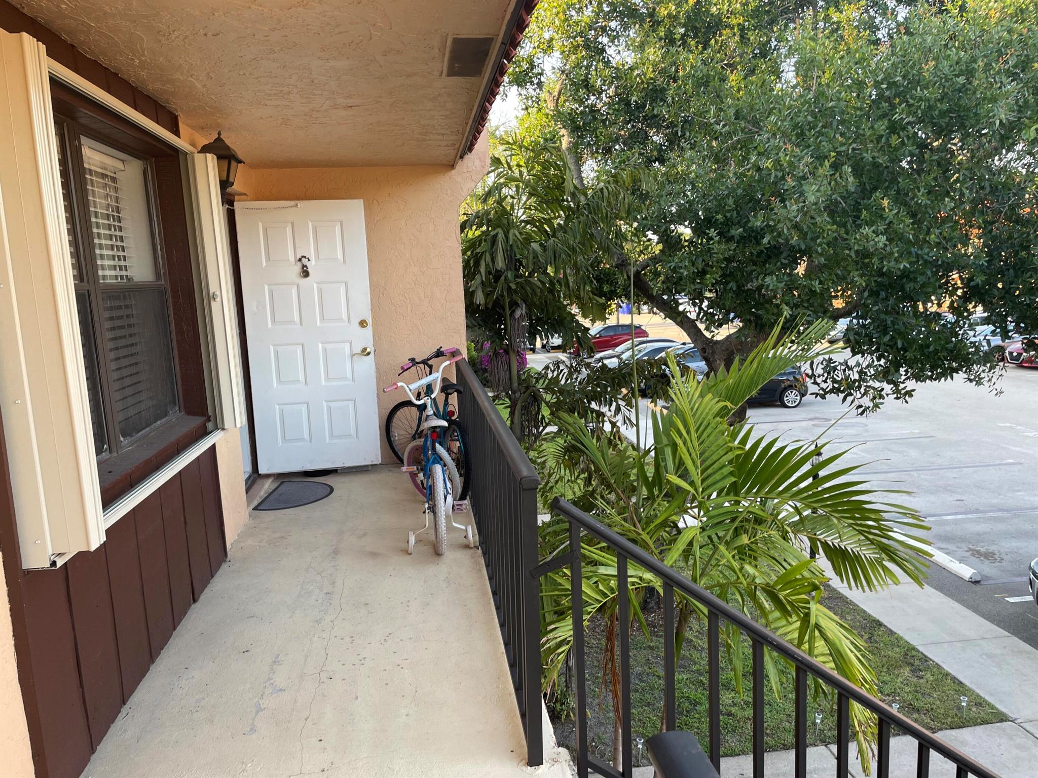 5975 Forest Hill Boulevard 202