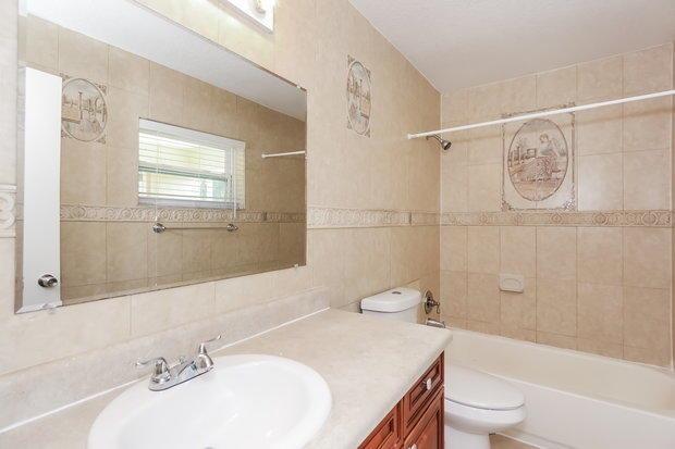 SANDALFOOT COVE SEC 11 - Residential Lease