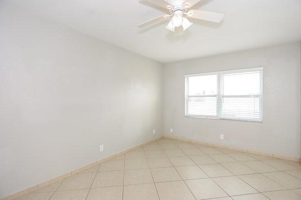 SANDALFOOT COVE SEC 11 - Residential Lease