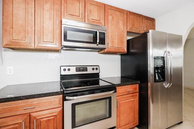 SANDALFOOT COVE SEC 11 - Residential Lease