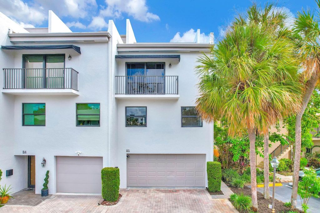 Photo of 3000 NE 8th Ter #B-5, Oakland Park, FL 33334 (MLS # F10531654)