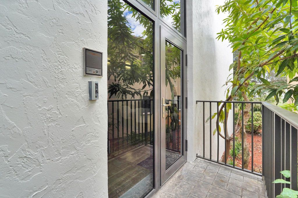 Photo of 3000 NE 8th Ter #B-5, Oakland Park, FL 33334 (MLS # F10531654)
