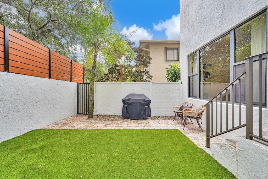 Photo of 3000 NE 8th Terrace #B-5, Oakland Park, FL 33334 (MLS # F10531654)