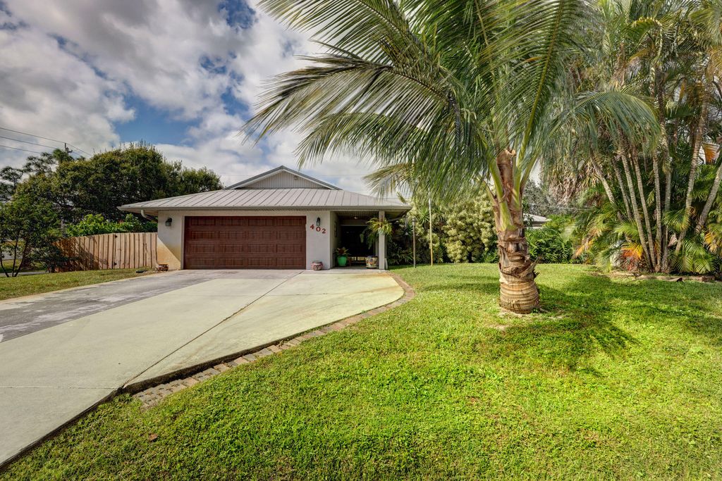 Photo of 402 Willows Avenue, Port Saint Lucie, FL 34952 (MLS # R10932850)