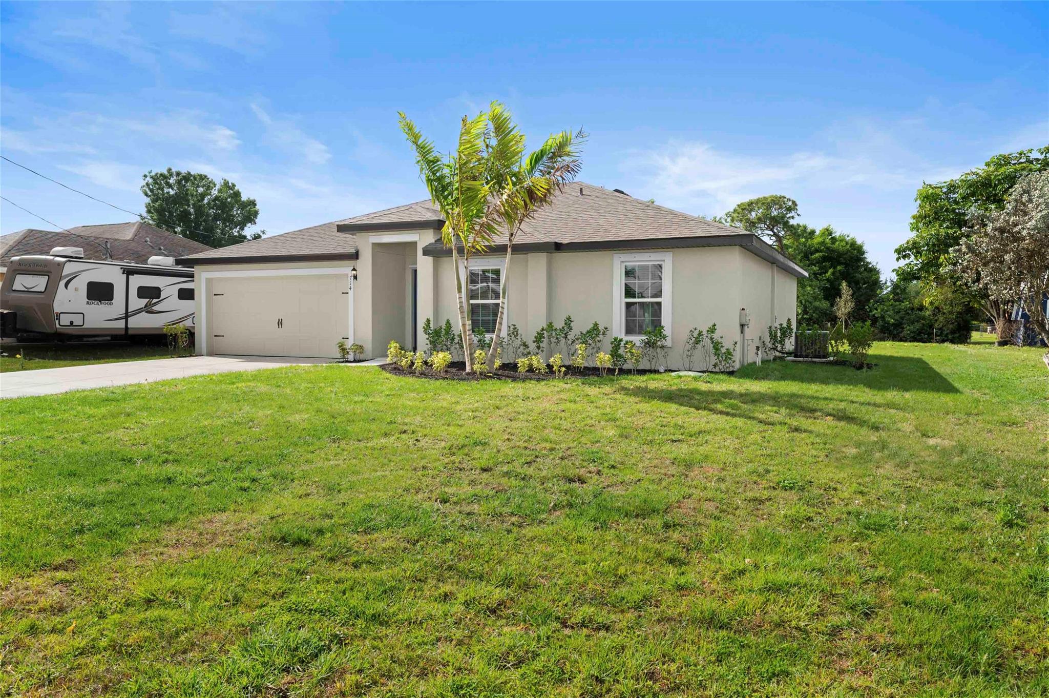 714 SW Lakehurst Dr