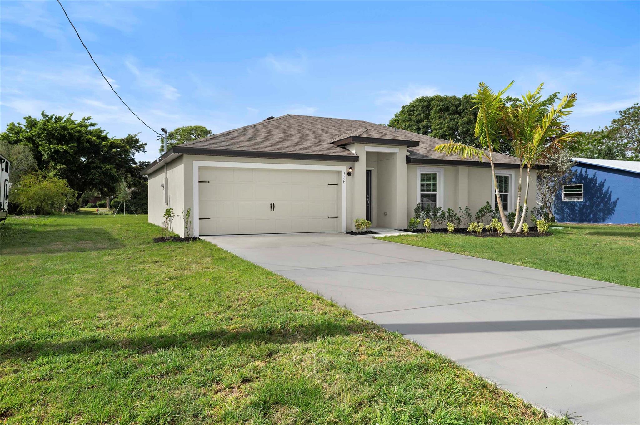 714 SW Lakehurst Dr