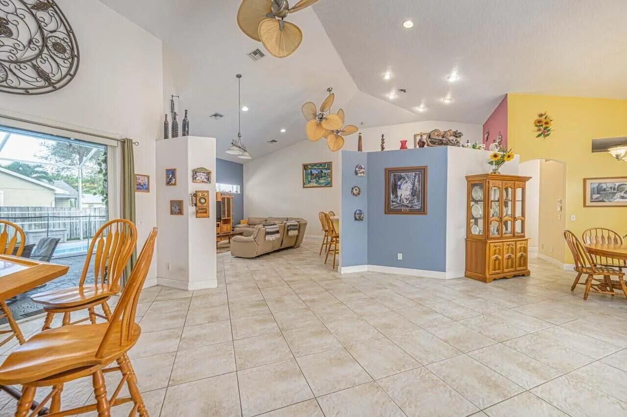 2161 SW Hyacinth Street