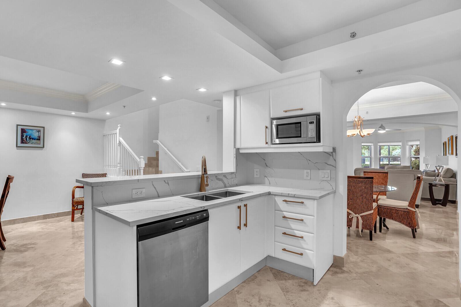 OCEAN PLAZA ON DEERFIELD - Residential Lease