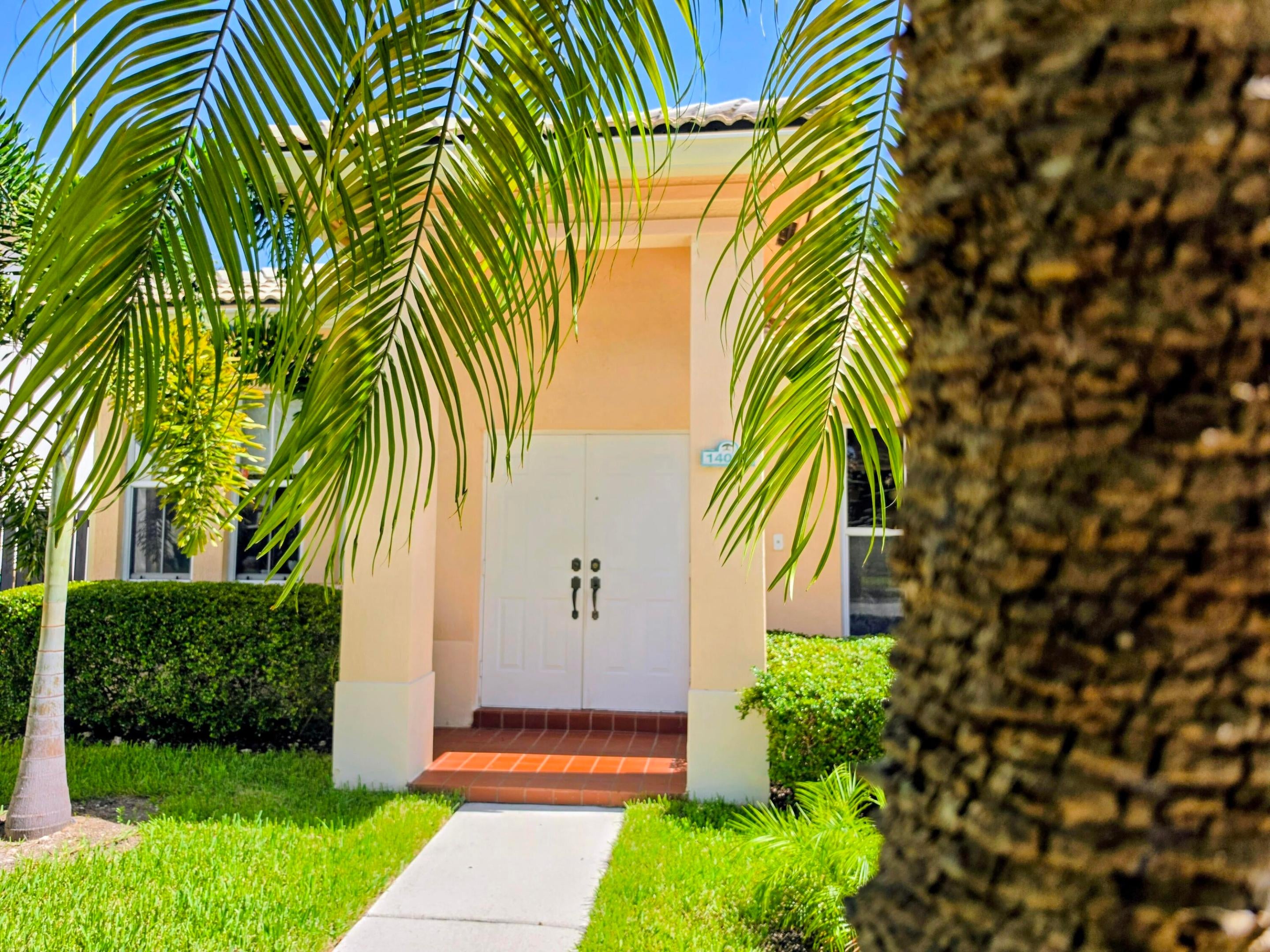 14013 N Cypress Cove Circle, Davie FL 33325