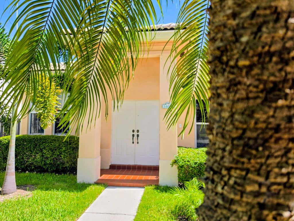 Photo of 14013 N Cypress Cove Circle, Davie, FL 33325 (MLS # B26048485)