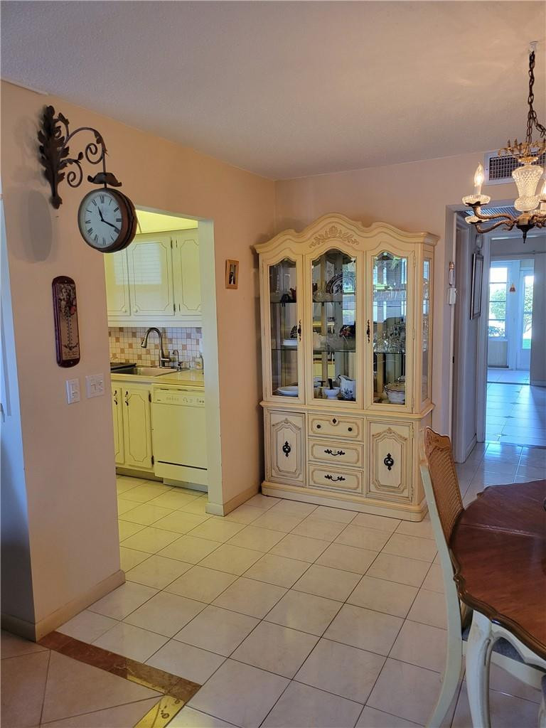ASHBY D CONDO - Residential