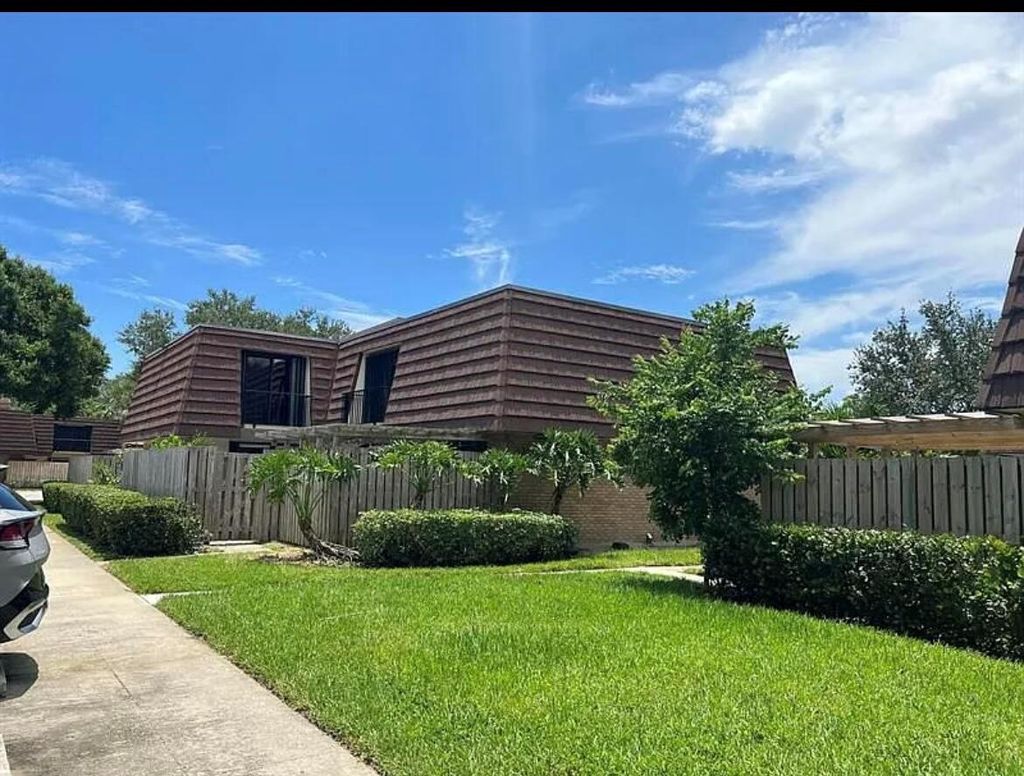 Photo of 308 3rd Lane, Palm Beach Gardens, FL 33418 (MLS # R11103860)