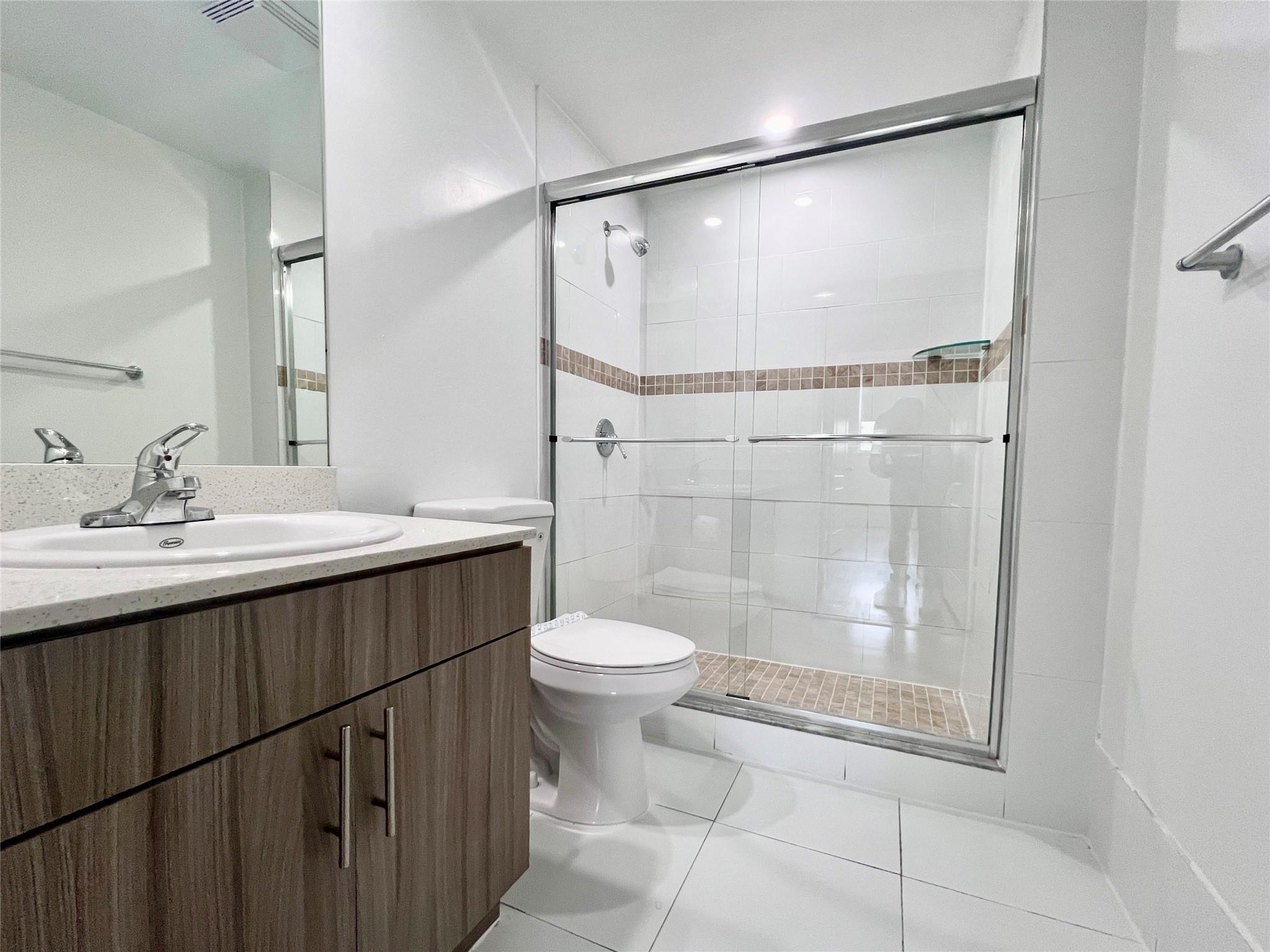 ROYAL PALMS - Residential Lease