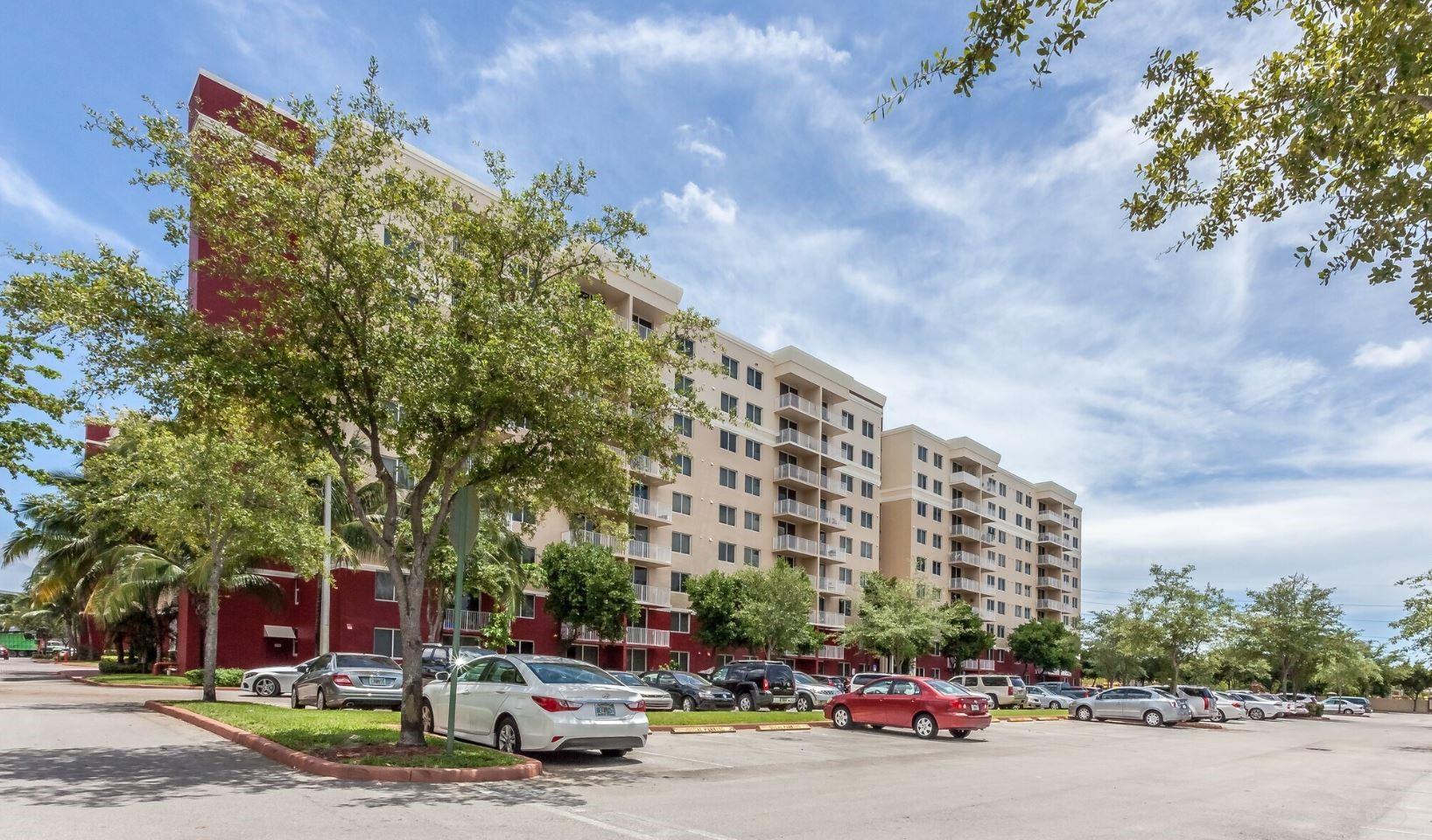 ROYAL PALMS - Residential Lease