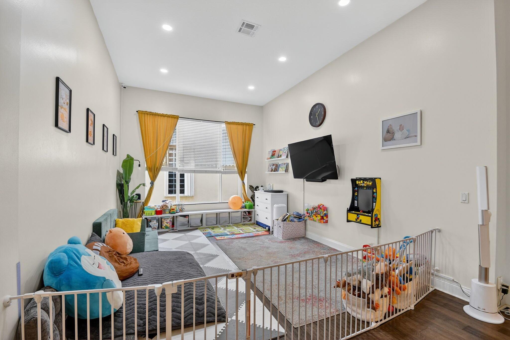 RENAISSANCE SEC 7 - Residential