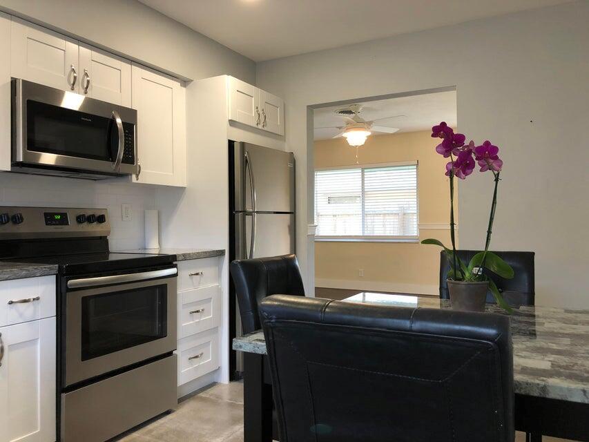 DEERFIELD DEV & LAND CO - Residential Lease