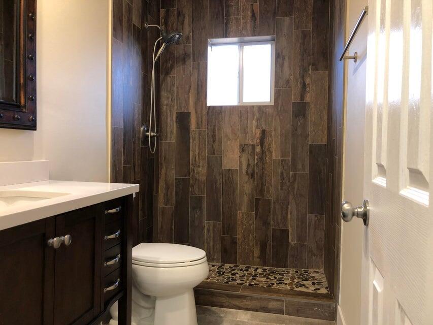 DEERFIELD DEV & LAND CO - Residential Lease