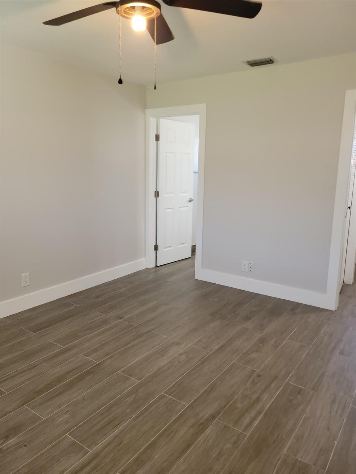 CRESTHAVEN VILLAS 17 COND - Residential Lease