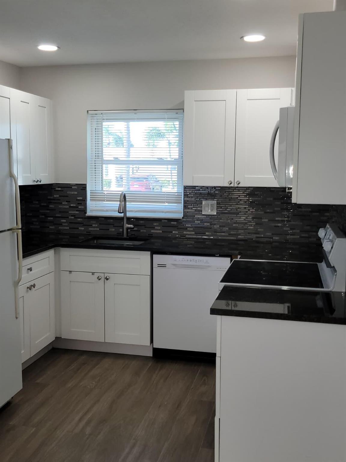 CRESTHAVEN VILLAS 17 COND - Residential Lease