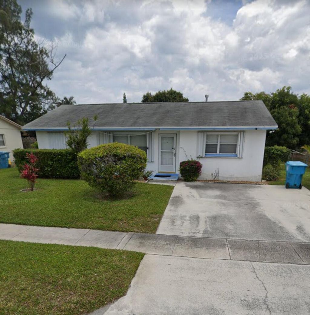 Photo of 2030 NE 1st Lane, Boynton Beach, FL 33435 (MLS # R11145185)