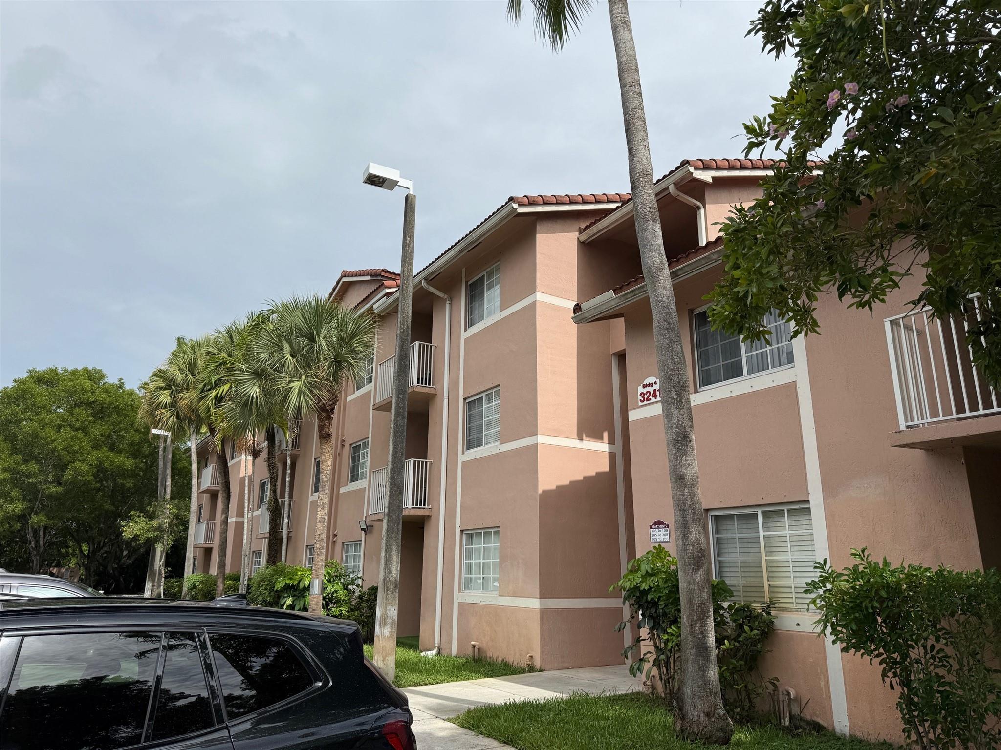 3241 Sabal Palm Mnr 301