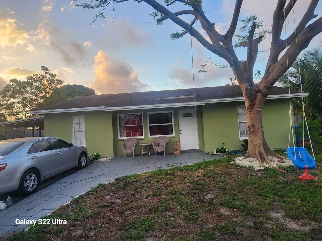 Photo of 1441 W Central Street, Lantana, FL 33462 (MLS # B26023948)