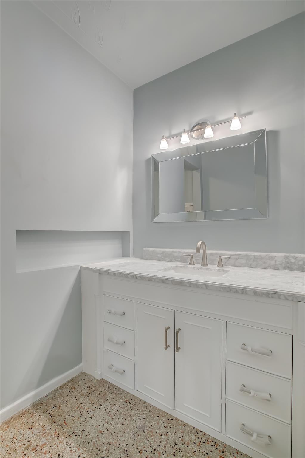 Cresthaven 11 53-41 B - Residential Lease