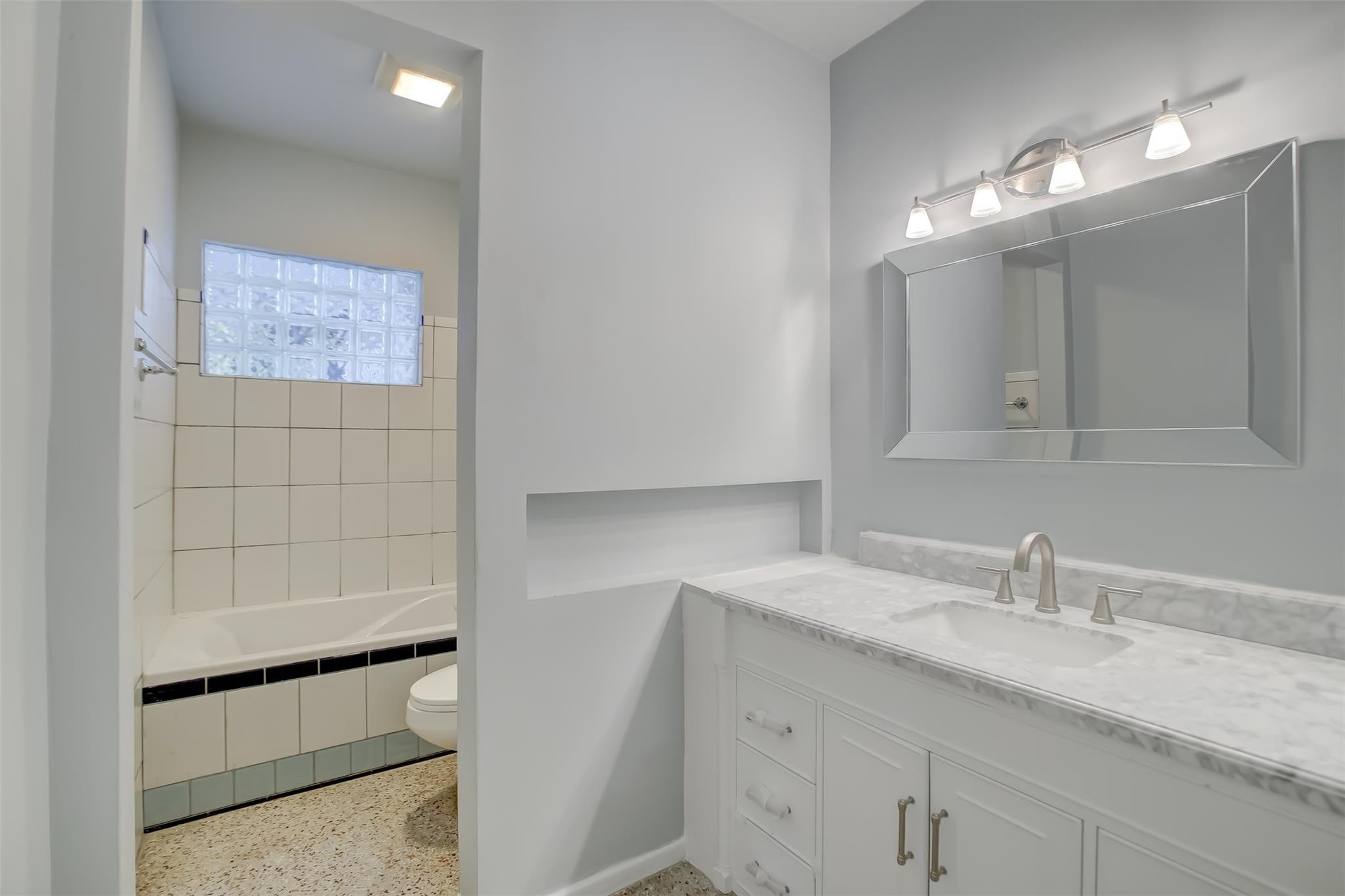 Cresthaven 11 53-41 B - Residential Lease