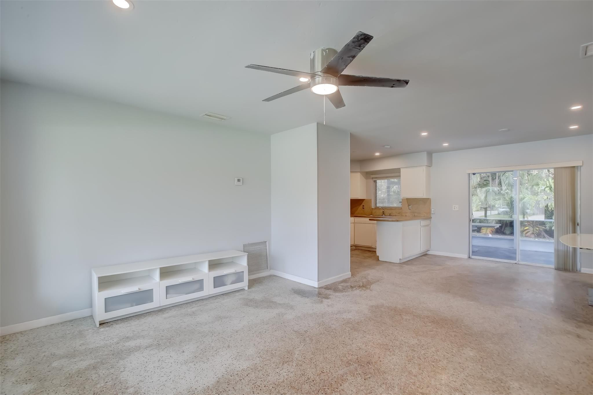 Cresthaven 11 53-41 B - Residential Lease