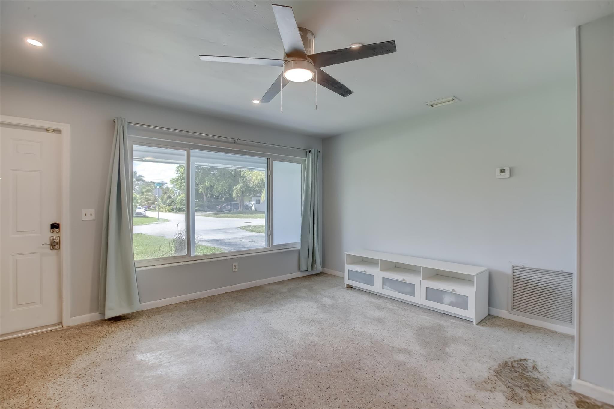 Cresthaven 11 53-41 B - Residential Lease